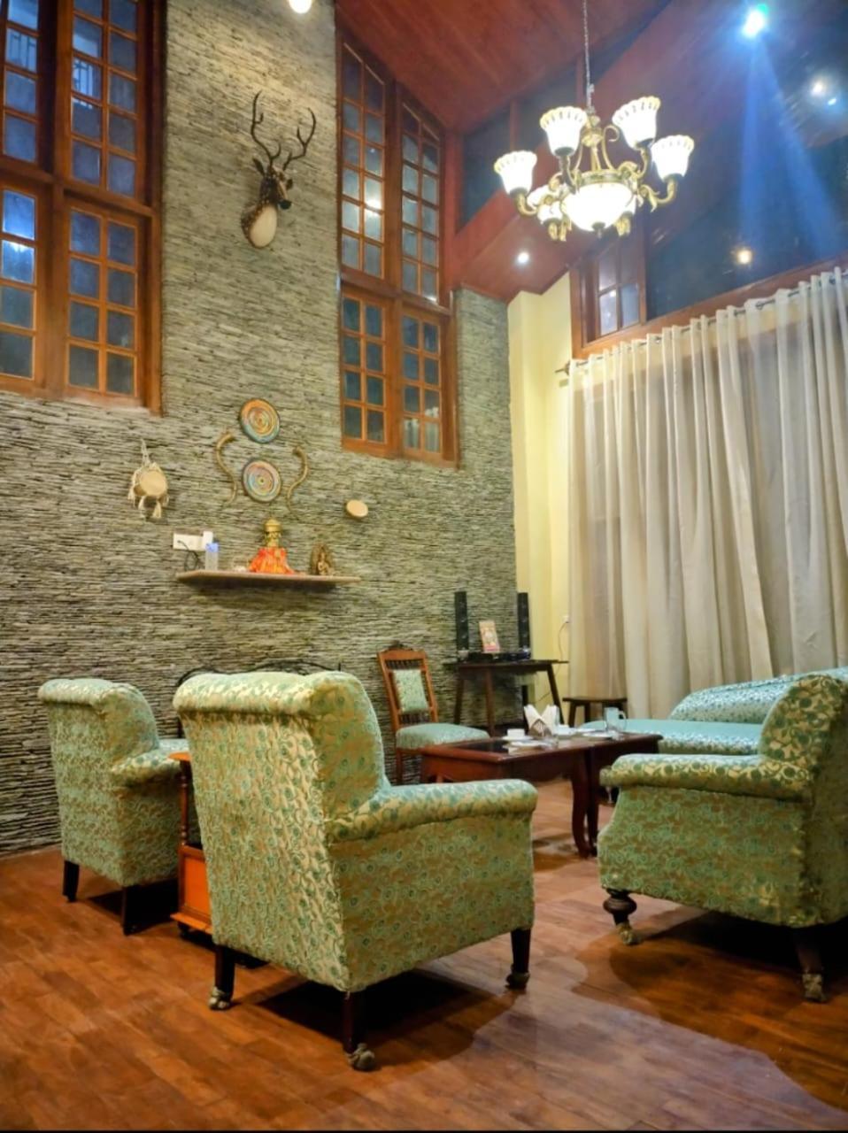 Regenta Inn By Riverside Manali Bagian luar foto