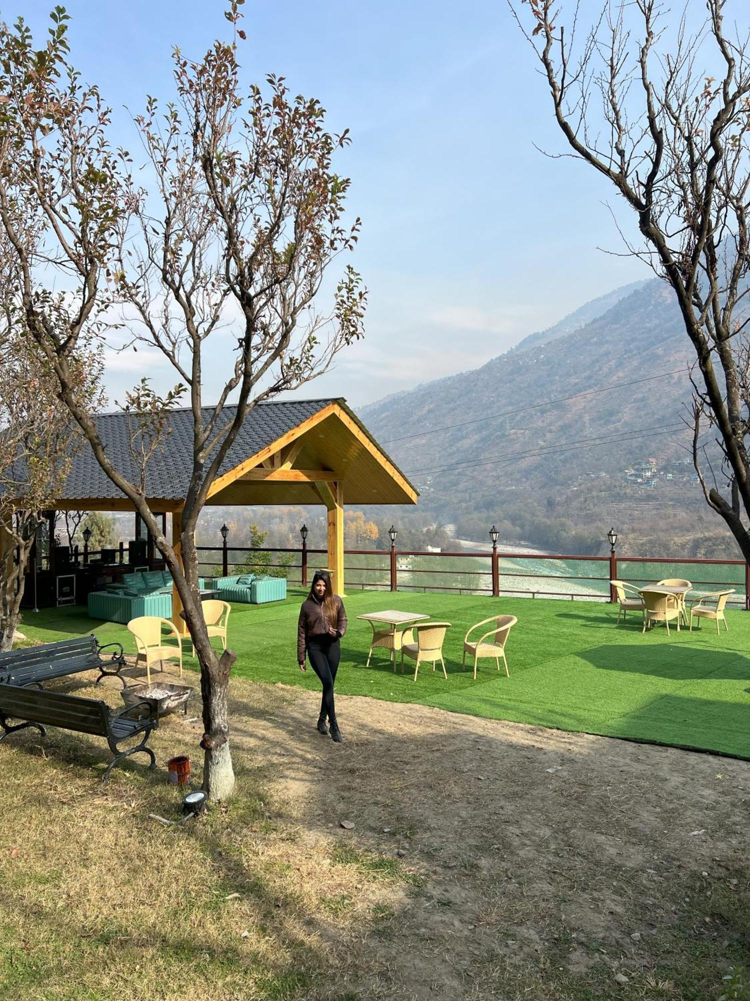 Regenta Inn By Riverside Manali Bagian luar foto