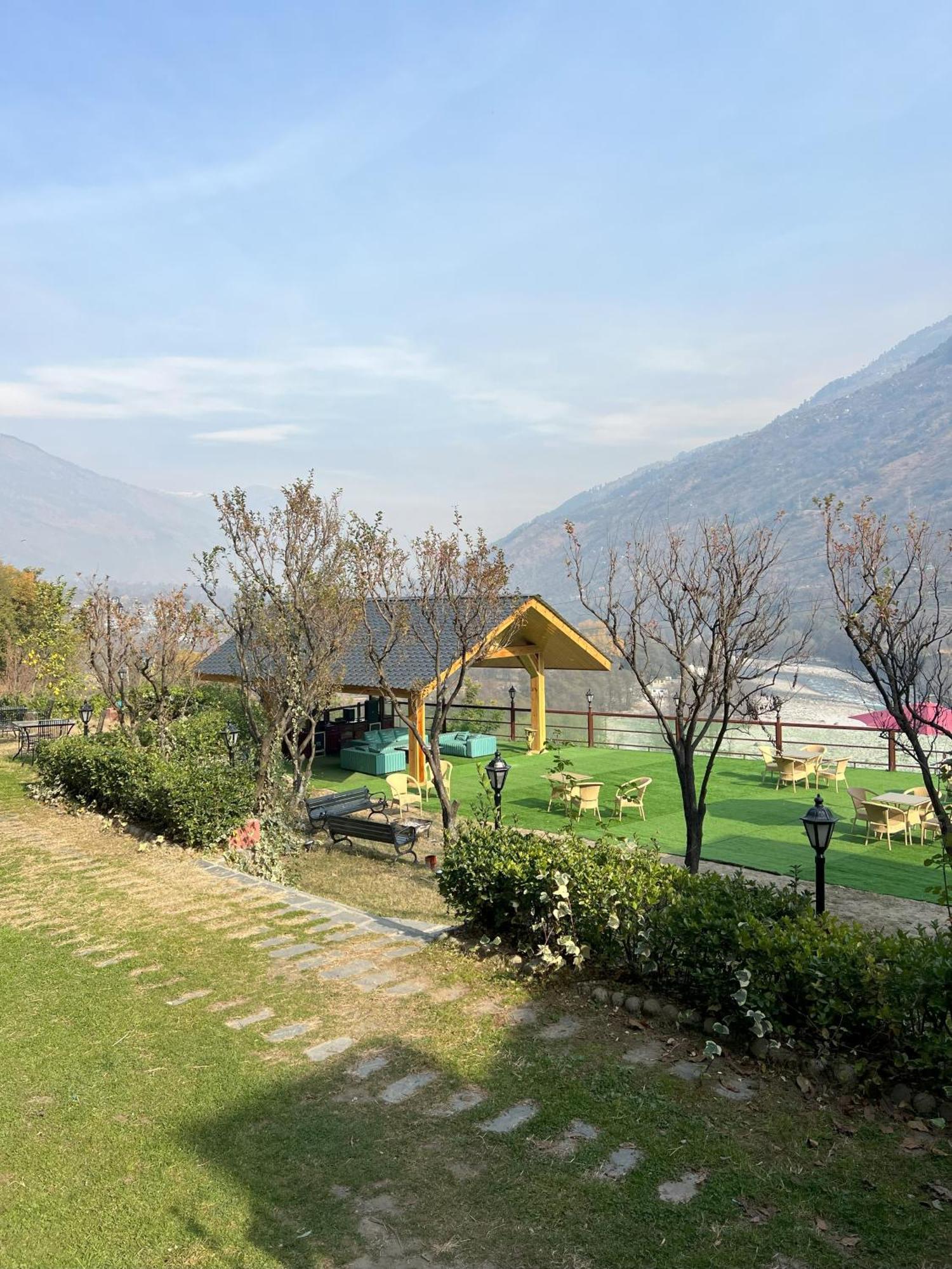 Regenta Inn By Riverside Manali Bagian luar foto