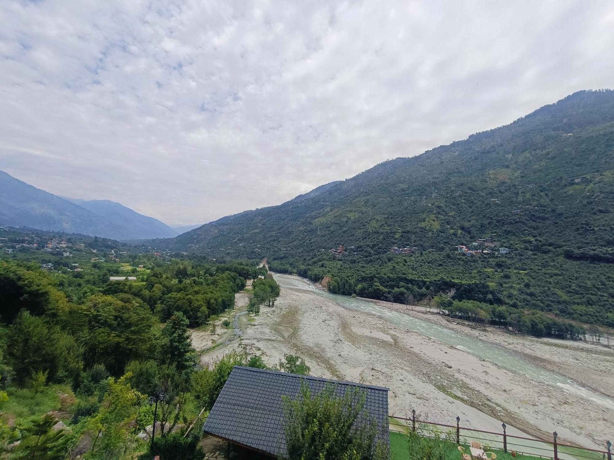 Regenta Inn By Riverside Manali Bagian luar foto